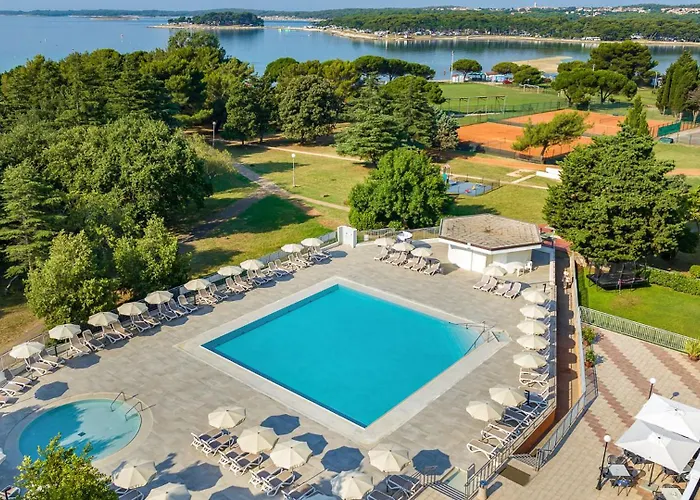 Arena Hotel Holiday